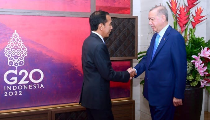 Negaranya Digoyang Bom, Presiden Turki Tetap Ke Bali Presiden Jokowi saat menerima kunjungan Presiden Turki Recep Tayyip Erdogan disele-sela acara G20 di Bali. (Foto : Setpres)