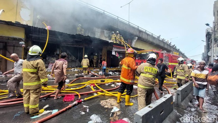 Pasar pagi Asemka terbakar pada Jumat (18/11). (Ist)