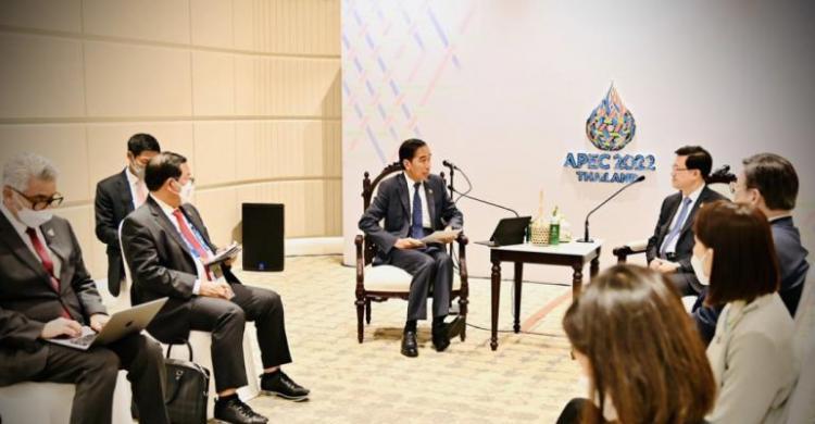 Presiden Jokowi mengadakan pertemuan dengan Delegasi Hongkong disela-sela acara APEC do Bangkok. (Foto : Setpres)