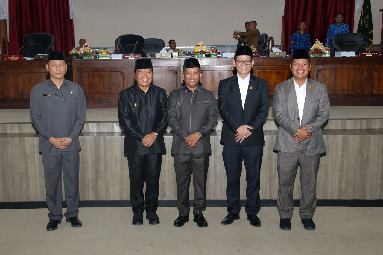 Raperda APBD Provinsi Banten TA 2023 Disetujui DPRD Provinsi Banten Rapat Raperda APBD Provinsi Banten 2023. (Foto : Humas Pemprov)