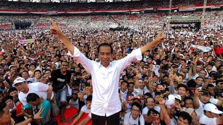 Ratusan Ribu Relawan Jokowi Ngumpul Di GBK (Foto : Setpres)