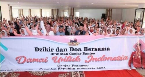 Relawan Mak Ganjar Gelar Zikir Dan Doa Bersama di Tangsel Relawan Mak Ganjar gekar zikir dan doa di Pasar Gintung, Ciputat. Foto : Istimewa