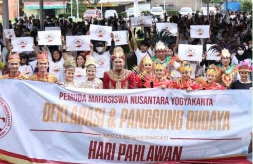 Ribuan Pemuda Dukung Ganjar Presiden 2024 Ribuan pemuda Yogyakarta dalam rangka Hari Pahlawan mendeklarasikan dukung Ganjar Presiden 2024. Foto : Istimewa