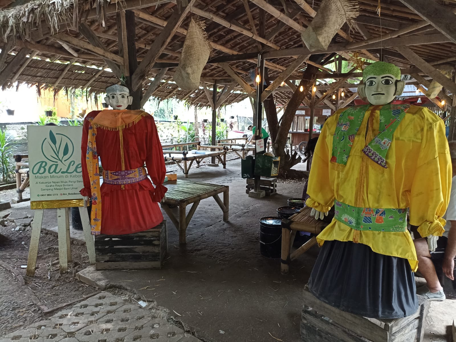 Rumah Makan Bale Betawi, Tempat Makan dengan Suasana Pedesaan di Pinggir Kota RM Bale Betawi hadir dengan mengusung konsep pedesaan. (tangselpos.id/mg-1))