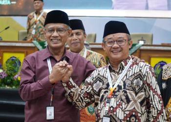 Sah, Haedar Nashir Kembali Terpilih Jadi Ketua Umum Muhammadiyah Ketum Muhammadiyah yang baru Prof Haedar Nashir (kiri) dan Sekjen Abdul Mu'ti. Foto : Istimewa