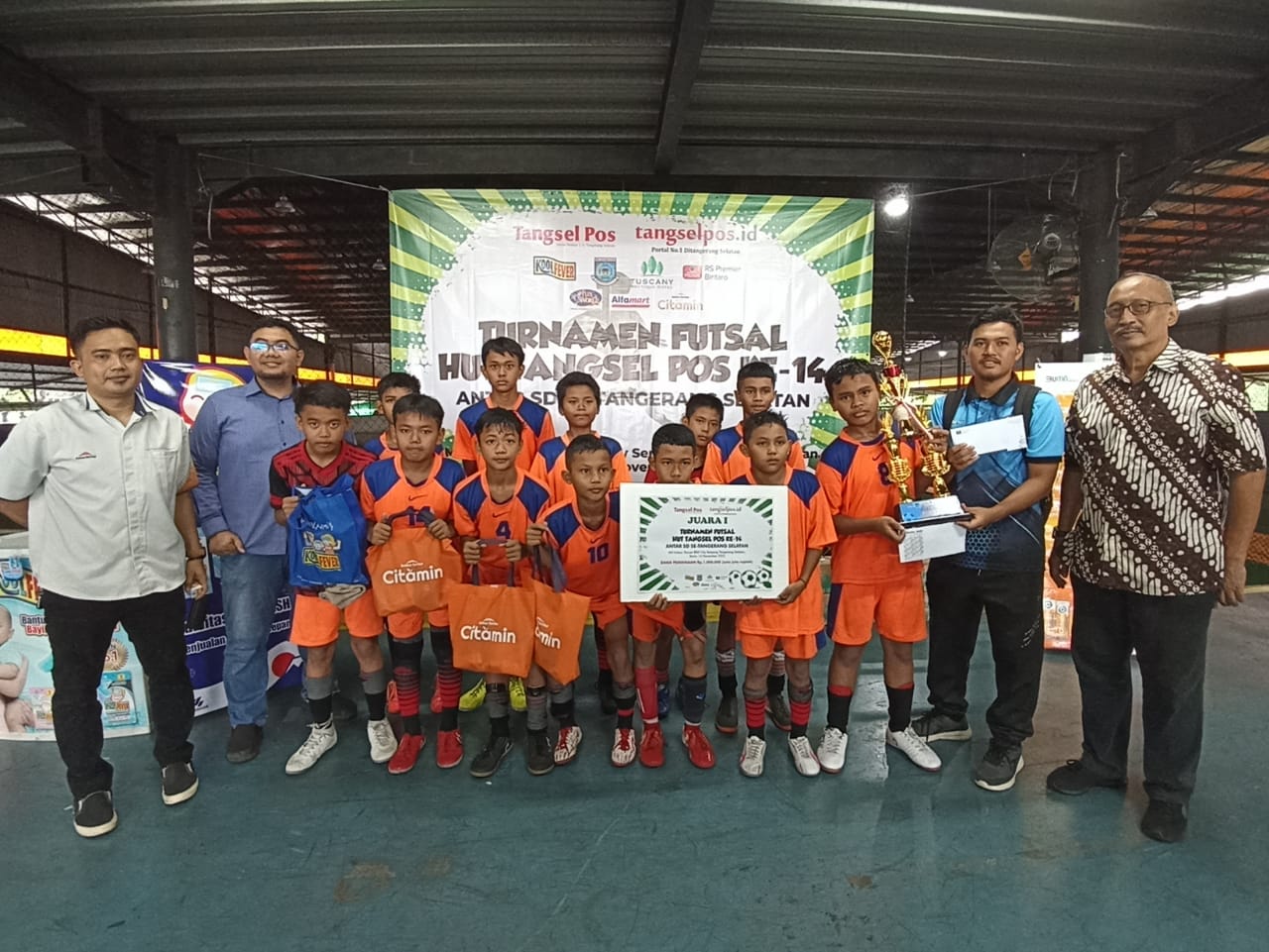 SDN Buaran 02 Sabet Juara 1 Turnamen Futsal HUT ke-14 Tangsel Pos Foto : Istimewa