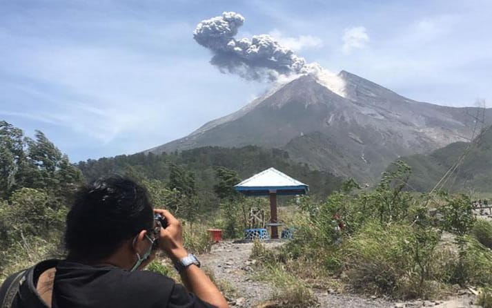 Selasa Pagi, Merapi Alami 12 Kali Gempa Guguran Gunung Merapi. (Ist)