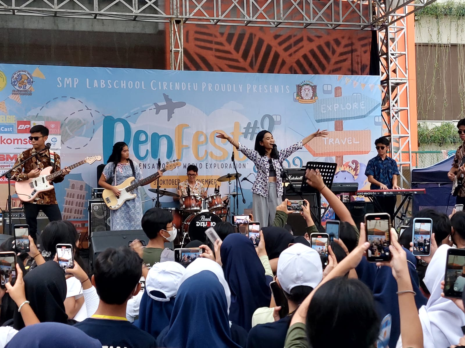 Sensasi Menjelajah Dunia, Perhelatan Renfest#2 Labschool Cirendeu Ditutup dengan Penuh Kemeriahan Perhelatan Renfest#2 di Sekolah Menengah Pertama (SMP) Labschool Cirendeu. (tangselpos.id/rmn)