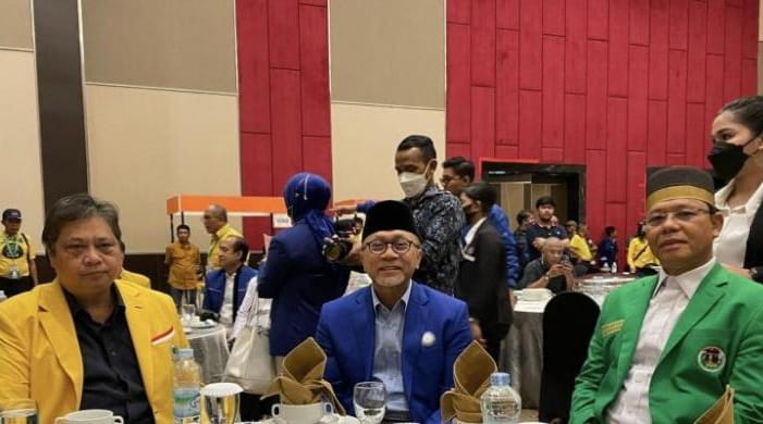 Pertemuan KIB di Makassar tampak Ketum Golkar Airlangga Hartarto (kiri) Ketum PAN Zulkifli Hasan (tengah) serta Ketum PPP Muhammad Kardiono. Foto : Istimewa