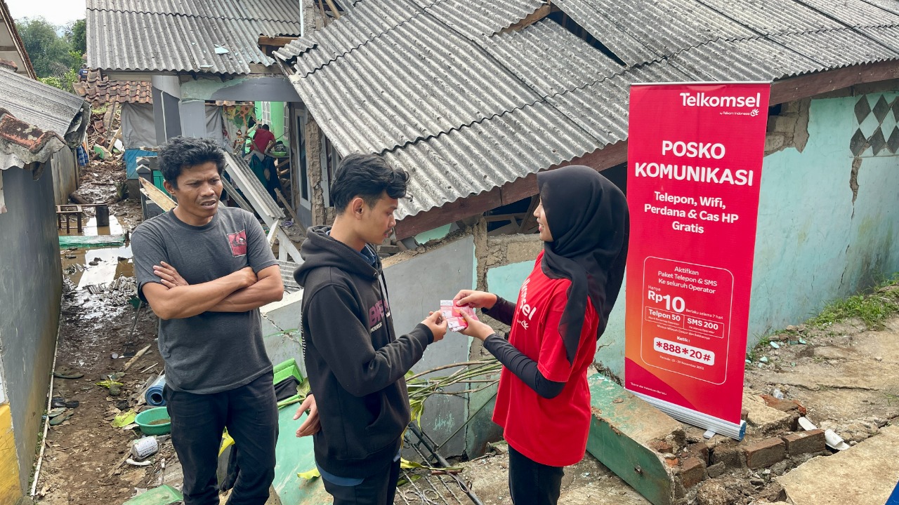 Telkomsel Hadirkan Paket Khusus untuk Warga Terdampak Bencana Telkomsel menghadirkan paket khusus untuk warga terdampak bencana gempa di Cianjur untuk mempermudah komunikasi.(Istimewa)