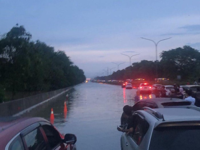 Tol Jakarta-Tangerang Banjir, Polisi Lakukan Pengalihan Lalu Lintas Foto : Istimewa