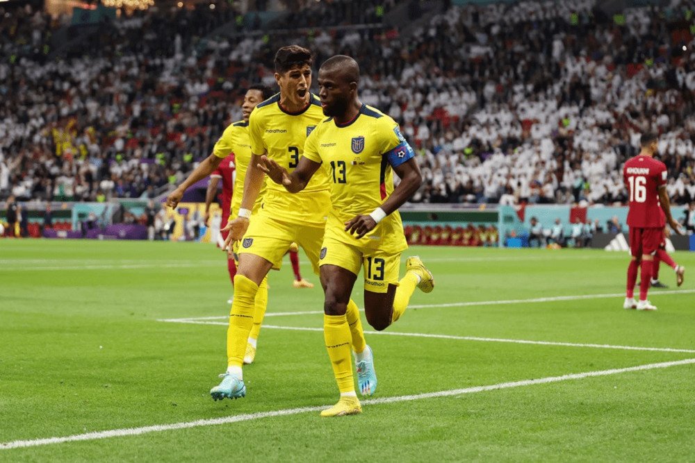 Pemain Ekuador merayakan kemenangan setelah menang 2-0 atas tuan rumah Qatar. (Ist)