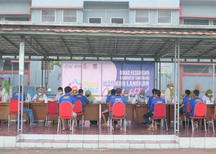 Sekitar 1.000 warga binaan rutan kelas 1 Tangerang sedang mengikuti skrining HIV/AIDS. Foto : Istimewa