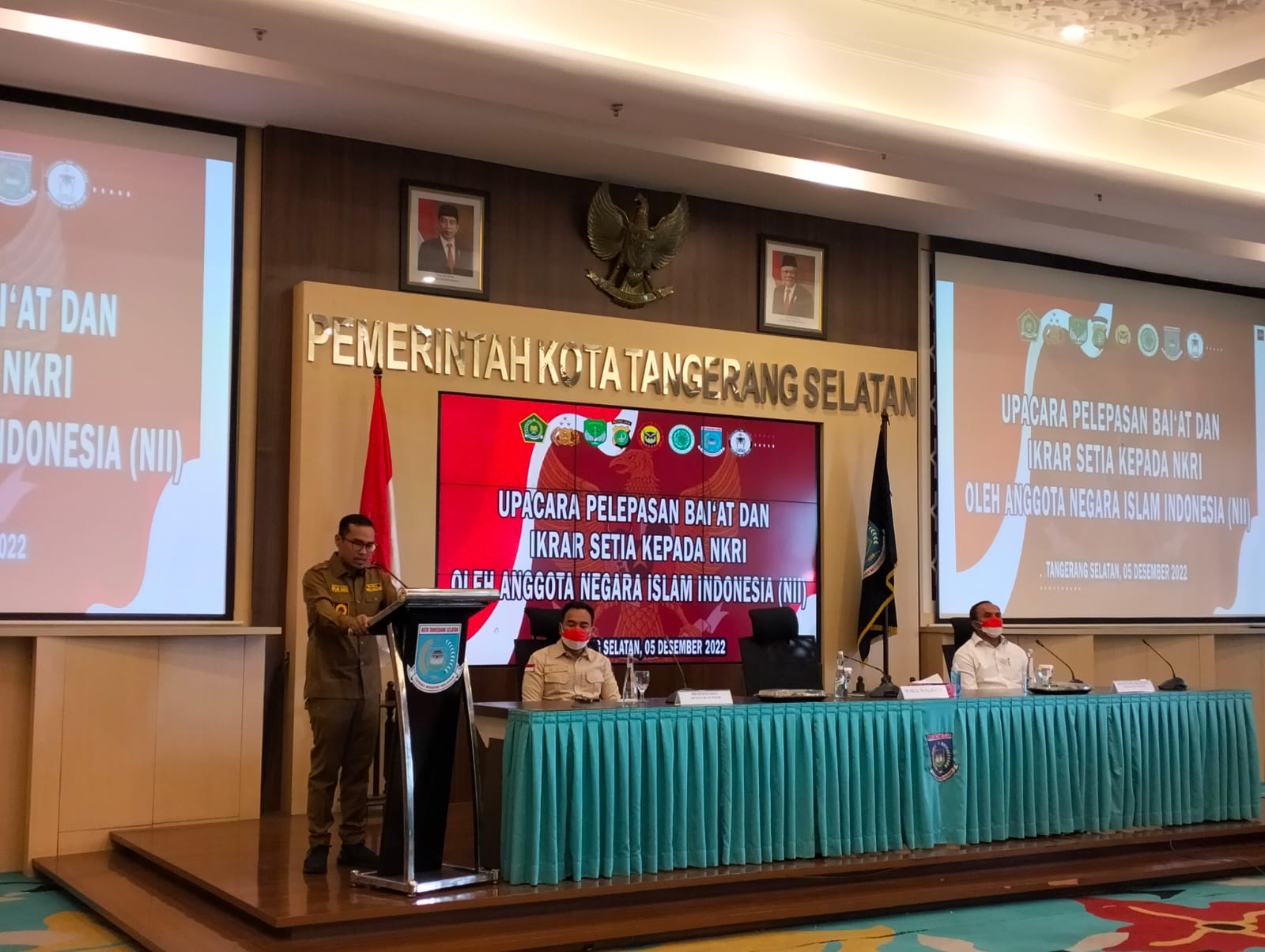 Cabut Baiat, Ratusan Mantan NII di Tangsel Ucapkan Ikrar Setia kepada NKRI Ratusan mantan anggota NII di Tangsel mengucap ikrar setia kepada NKRI. Foto : Istimewa