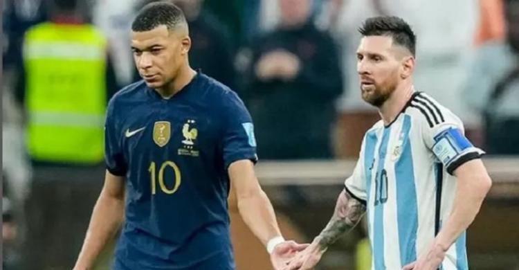 Cebong Dan Kampret Tirulah Messi-Mbappe Kylian Mbappe dan Lionel Messi tetap akrab walau harus duel seru di lapangan hijau. (Ist)