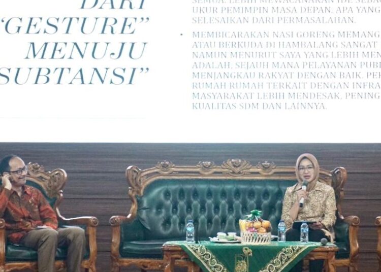 Jadi Pembicara di Pascasarjana Untirta, Airin Dorong Konsep Perempuan Adaptif Mantan Wali Kota Tangsel Airin Rachmi Diany saat menjadi pembicara di Kuliah Pakar Mikom Pasca Sarjana Untirta, Senin (5/12). (Ist)