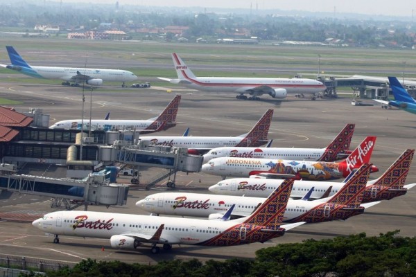 Joss, Penumpang Internasional Di Bandara AP II Tembus 1 Juta Orang Per Bulan Pesawat parkir di Bandara Soekarno Hatta. (Ist)
