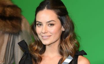 Katy Louise Saunders, Pacar Joong Ki Katy Louise Saunders. (Ist)