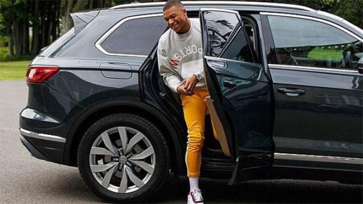 Koleksi Mobil Lionel Messi dan Kylian Mbappe, Dua Pemain Bintang dengan Bayaran Termahal Salah satu mobil koleksi Kylian Mbappe. (Ist)