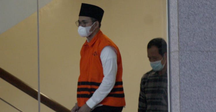 KPK Tancap Gas Bupati Bangkalan R Abdul Latif Amin Imron ketika berada di gedung KPK. (Ist)