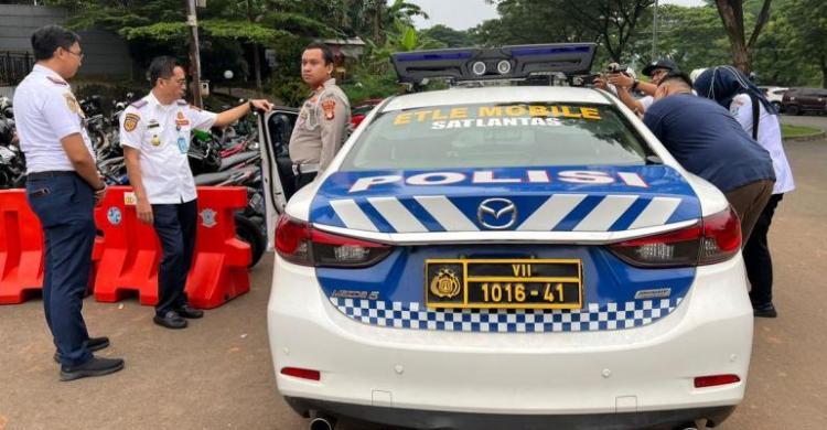 Mulai Besok, Polda Metro Jaya Uji Coba Tilang Elektronik Mobile Mobil tilang elektronik mulai Rabu (7/12) siap dioperasikan. Foto : Istimewa