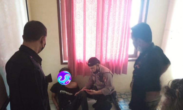 Nekat, Begal Beraksi Siang Bolong Berakhir Jadi Bulan-bulanan Warga S Begal siang bolong akhirnya berhasil diamankan oleh petugas. (Ist)