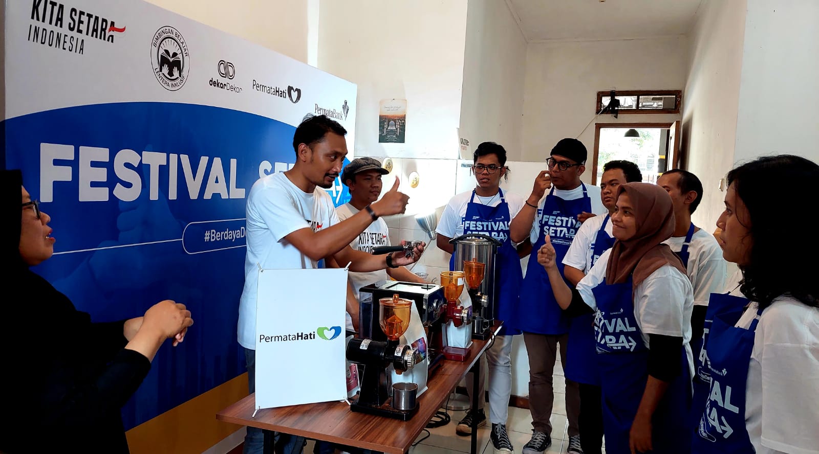 Peringati Hari Disabilitas Internasional, PermataBank Gelar Festival Setara #BerdayaDenganHati Permata Bank melalui PermataHati menyelenggarakan festival berupa pelatihan vokasion bagi para penyandang disabilitas.