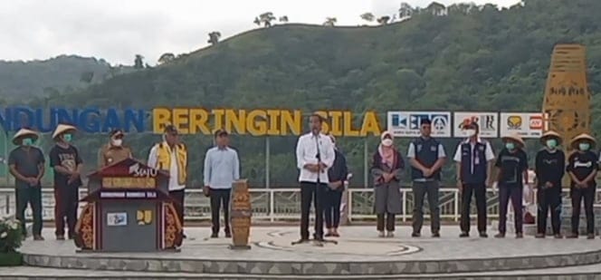 Presiden Jokowi saat metesmikan bendungan Beringin Sila di Kabupaten Sumbawa, NTB. (Foto : Setpres)