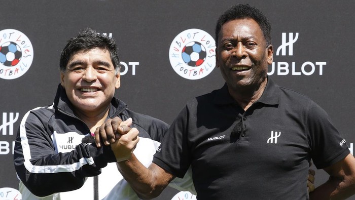 RIP Pele, Selamat Main Bola Di Langit, Bersama Maradona Bintang sepakbola Brazil Maradona dan Pele. (Ist)