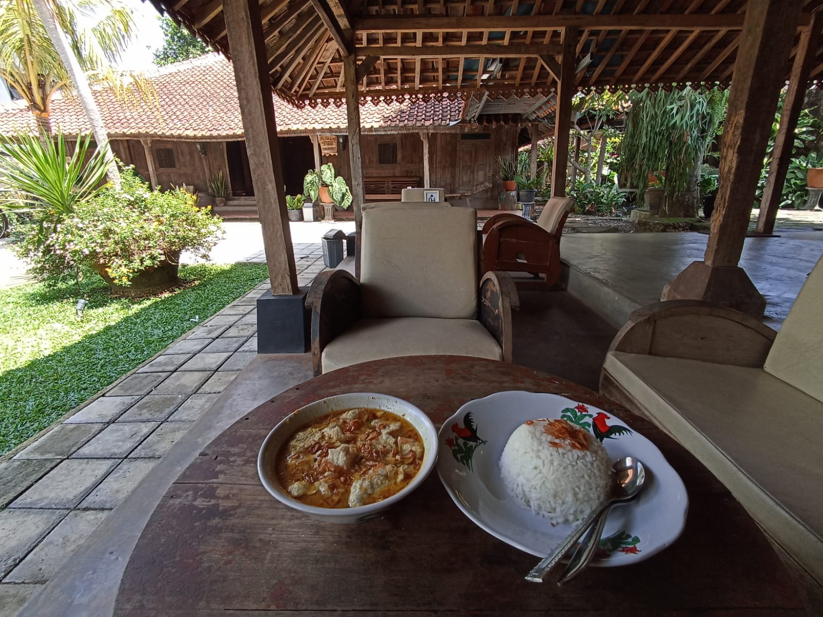 Serasa Berada di Yogyakarta, Rumah Makan dengan Konsep Lawas Hadir di Ciputat Foto : Istimewa