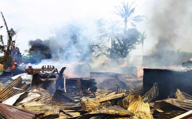 Tempat produksi mebel lemari di Neglasari terbakar. Foto : Istimewa