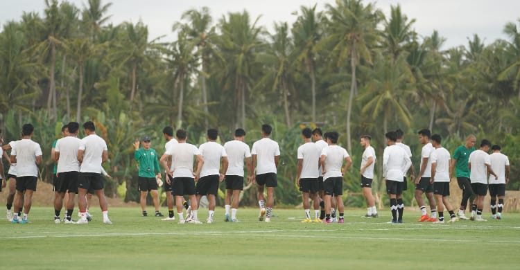 Para pemain Timnas Indonesia saat menjalani latihan di Bali. (Ist)