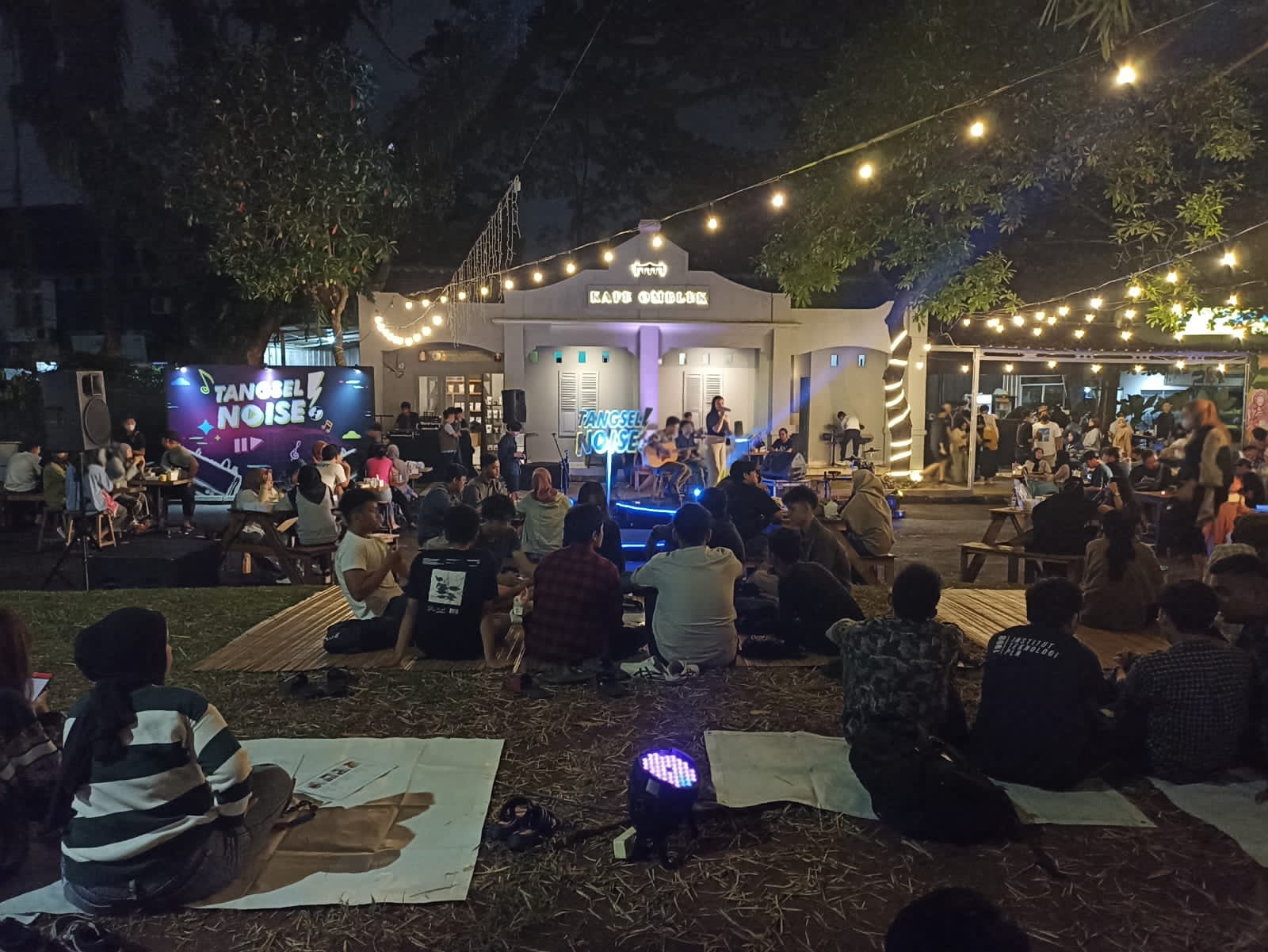 Tangsel Noise Buat Akhir Pekan Semakin Asyik Tangsel Noise Vol.5 - 6 sukses buat akhir pekan masyarakat Tangsel semakin seru di Kafe Omblek. (tangselpos.id/mg1)