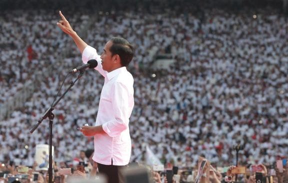 Tenang, Yang Bisa Calonkan Presiden Cuma Partai Politik Presiden Jokowi saat berada di GBK pada acara Gerakan Nusantara Bersatu. (Foto : Setpres)