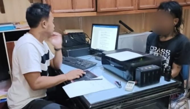 AM Pelaku Penganiayaan Hingga Korban Tewas Di Jayanti Ditangkap AM pelaku penganiyaan saat diinterogasi di Polsek Cisoka