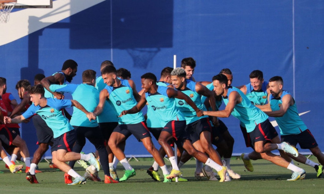 Pemain Barcelona sedang menjalani sesi latihan. (Ist)