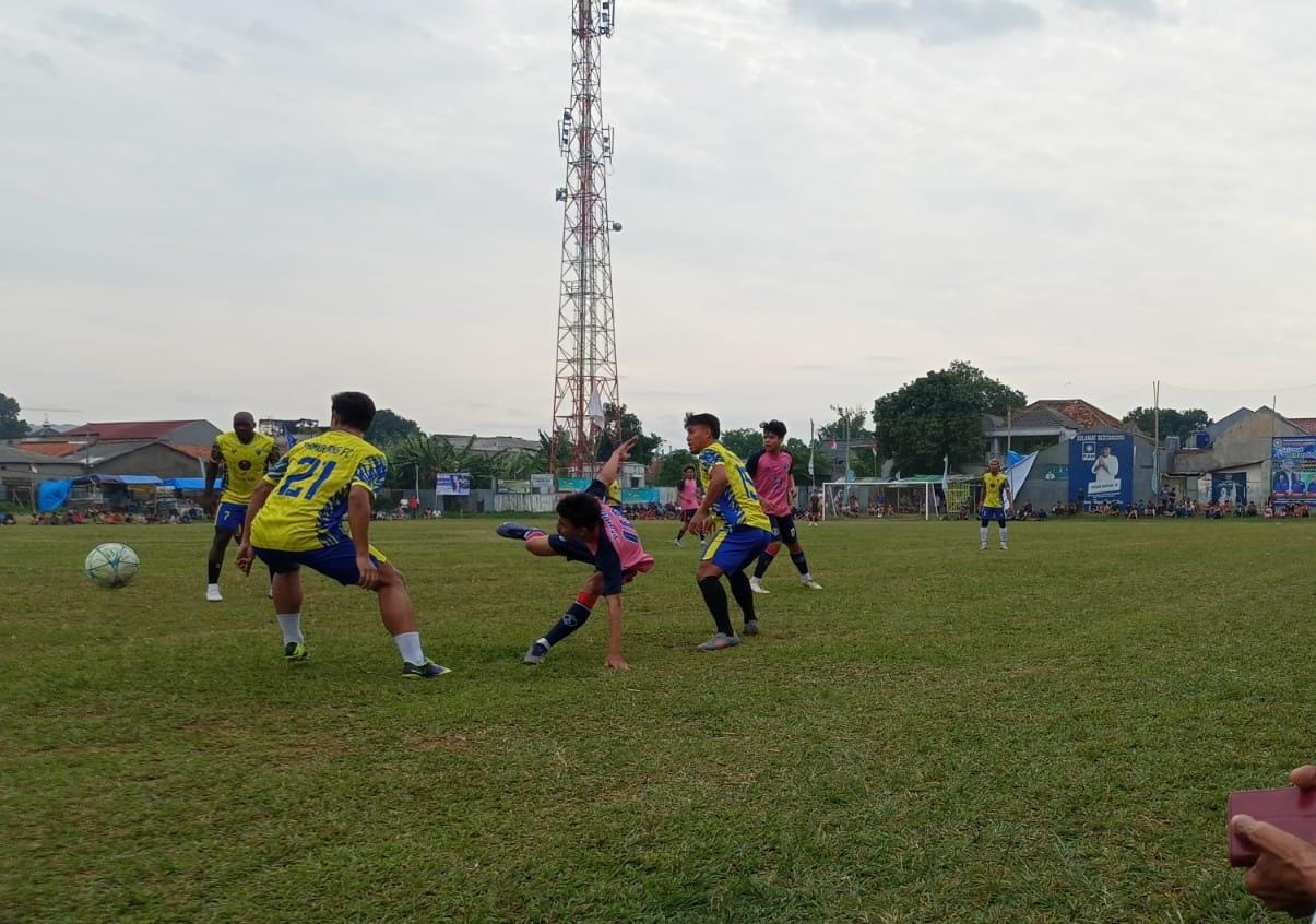 Bertabur Bintang Tarkam, Pamulang FC Cuma Menang Tipis Dari JGH Pamulang FC versus JGH FC jual beli serangan di Bina Jaya Cup XXV 2023.(Foto: dok/Panitia Bina Jaya Cup).