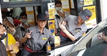 Bunda Corla Pulang ke Jerman, Titip Pesan Kepada Para Penggemar Bunda Corla. (Ist)