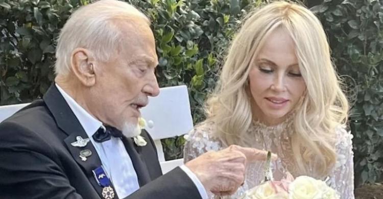 Buzz Aldrin, Astronot AS Yang Pernah Jalan Di Bulan, Menikah Ke-4 Kali Di Usia 93 (Foto : Istimewa)