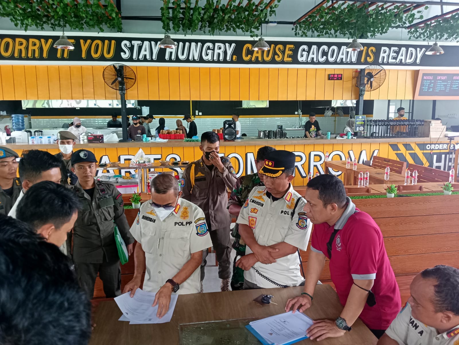 Gerai Mie Gacoan di Serpong, Tangsel, kembali disegel untuk kedua kalinya. (Foto: ist)
