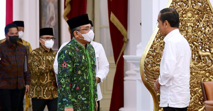 Ke Istana, Gus Yahya Undang Jokowi Hadiri Harlah 1 Abad NU di Sidoarjo Presiden Jokowi menerima Ketua Umum PBNU Yahya Cholil Staquf di Istana Merdeka