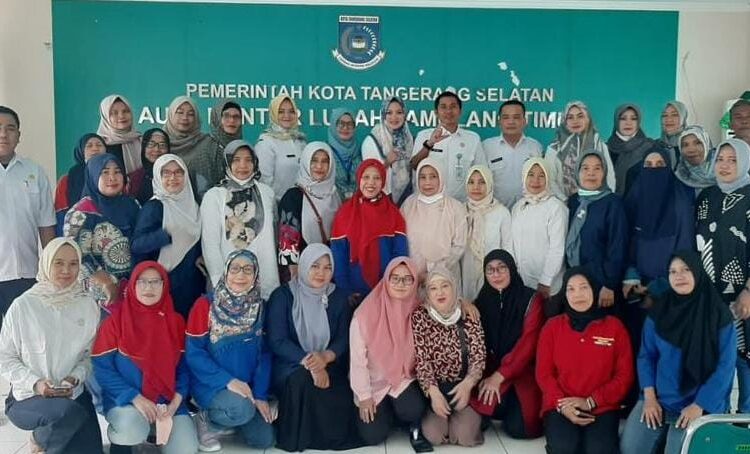 Pengurus Forum Bank Sampah Kelurahan Pamulang Timur.