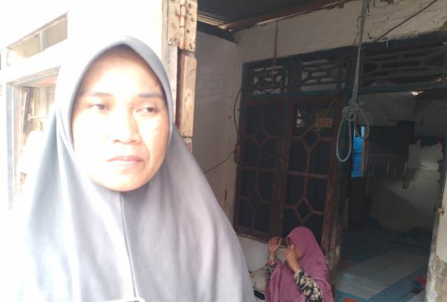 Kernet DLH Yang Tewas Terjatuh Dari Truk Punya 5 Anak, Ada Yang Umur 3 Bulan Tati Ernawati kakak kandung Almarhum Ali. (Ist)