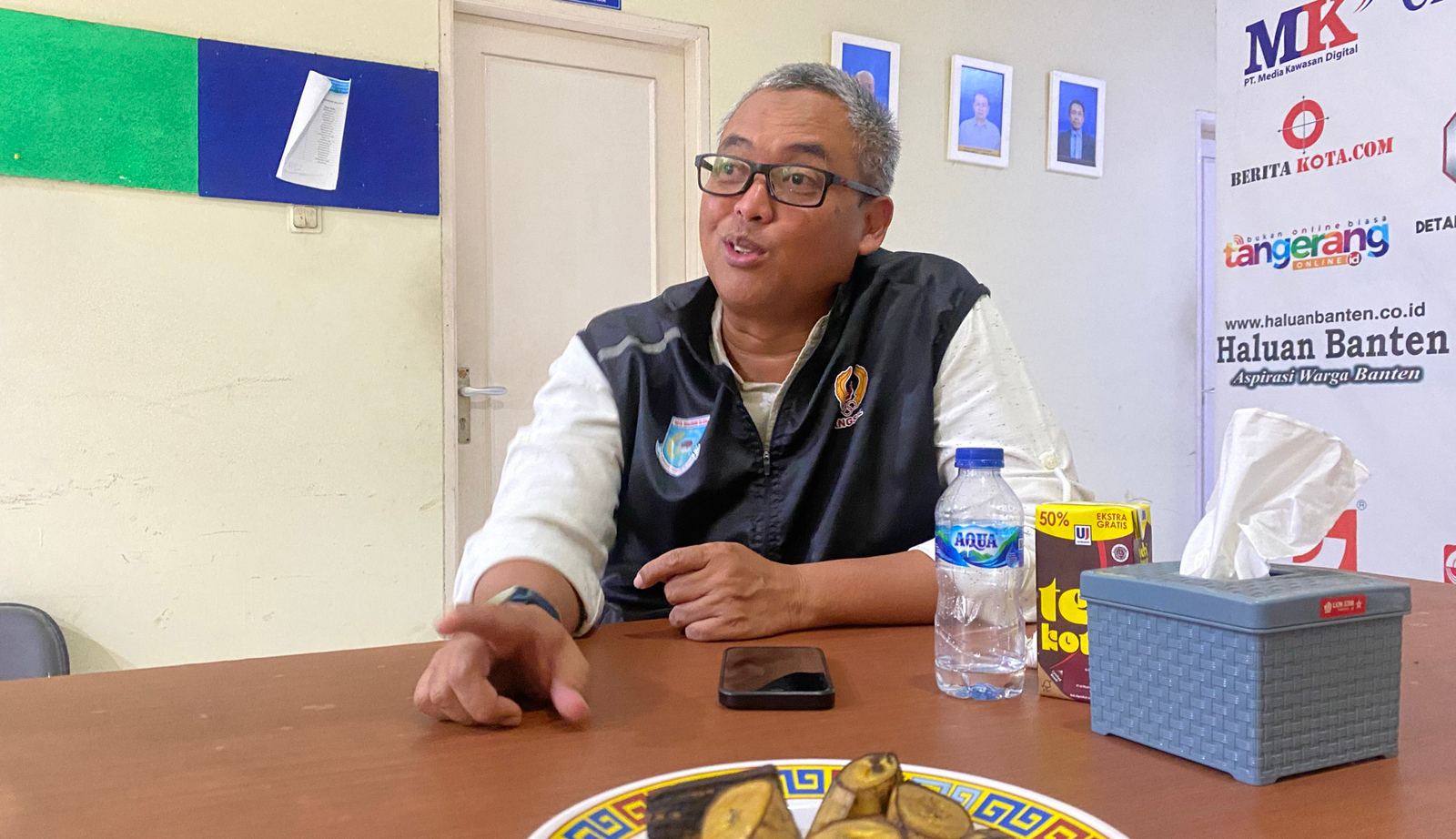 KONI Gembleng Atlet Asli Tangsel Ketua KONI Kota Tangsel Hamka Handaru tengah memaparkan persiapan untuk menjelang Porprov 2026.