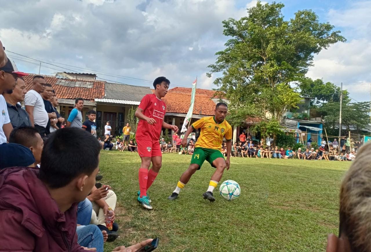 Camat Ciputat, Mamat mensuport Tim Kecamatan Ciputat, Sabtu (21/1).(Foto: dok/Panitia Bina Jaya Cup).