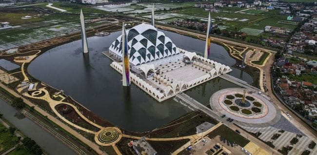 Netizen Sorot Masjid 1 T Yang Baru Diresmikan Kang Emil Masjid Al Jabbar. (Ist)