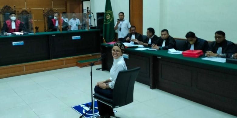 Nikita Mirzani Ancam Balik Orang yang Memenjarakannya: Gue Laporin Lo Satu-Satu Nikita Mirzani