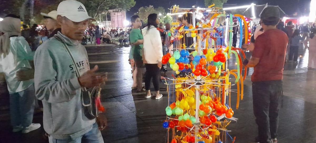 Permainan Lato-Lato Yang Lagi Viral Pedagang Lato-lato. (Ist)