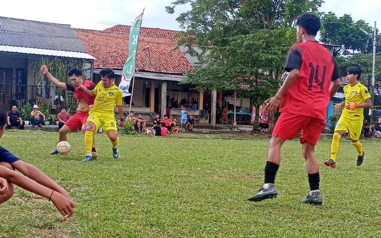 Laga antara Perschil lawan Expersebomi pada Selasa (10/1) sore berlangsung menarik.(Foto: dok/Panitia Bina Jaya Cup).