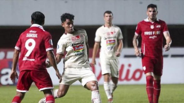 Persis Solo Permalukan Persija 1-0, Thomas Doll: Kami Benahi Kesalahannya Pertandingan Persis Solo vs Persija Jakarta dimenangkan Persis Solo dengan 1-0. (Ist)